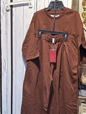 Relaxed Track Pants & Tee Set in Brown